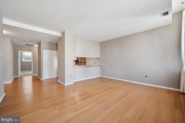 Building Photo - 130-36 N Bread St