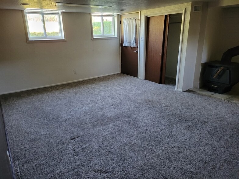 Building Photo - 395 N 600 E