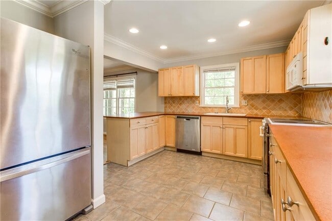 Building Photo - 1752 Beacon Hill Blvd NE