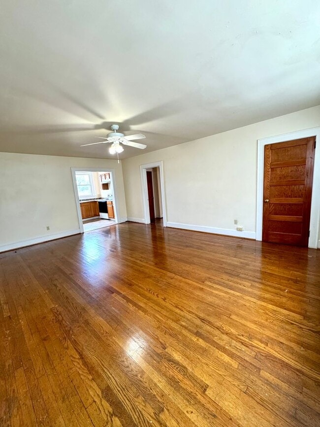 Building Photo - Apartment for Rent