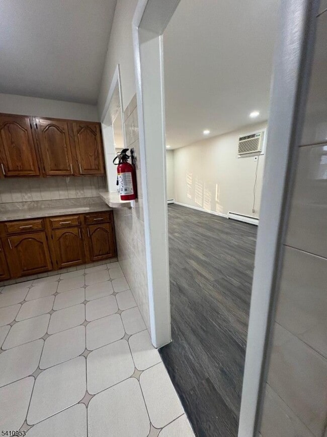 Building Photo - 128 Floyd St