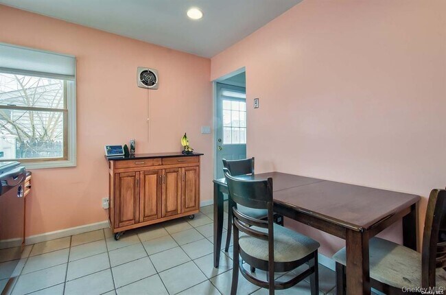 Building Photo - 15 Janet Dr