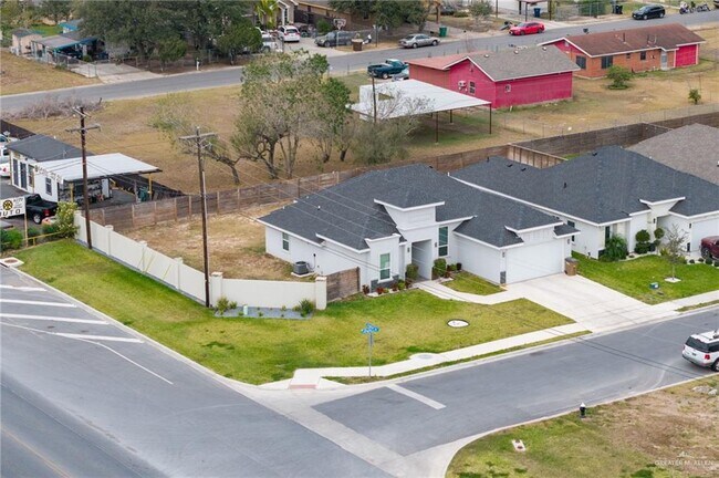 Building Photo - 18 Duncan Ln