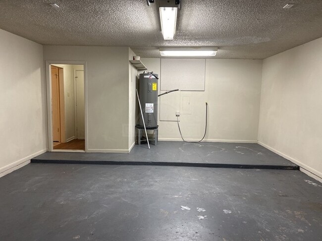 Building Photo - 2103 Omega Cir