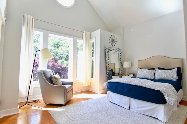 Building Photo - 54 Trowbridge St