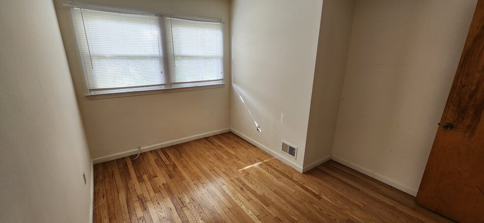 Building Photo - 40 Temple St