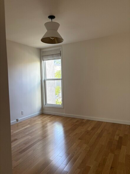 Building Photo - 8550 Holloway Dr