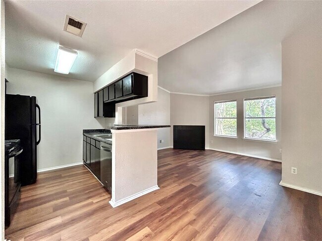 Building Photo - 7111 E Hwy 290