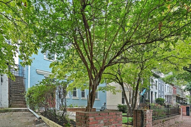 Building Photo - 6 14th St NE