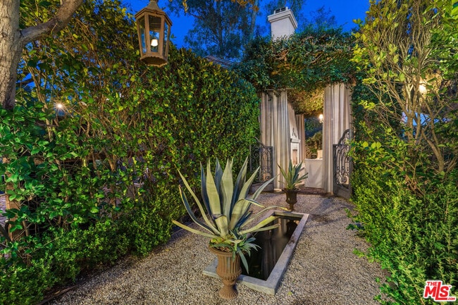 Building Photo - 3470 Consuelo Dr