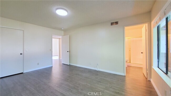 Building Photo - 719 Briarwood Ln