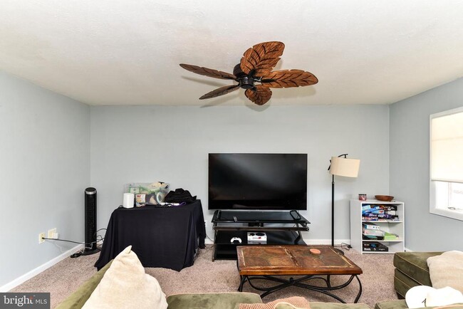 Building Photo - 722 Glenside Dr