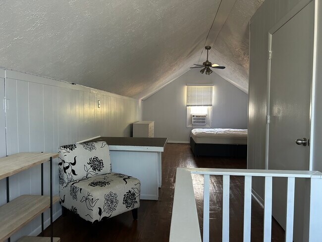 Building Photo - 237 N 2nd St