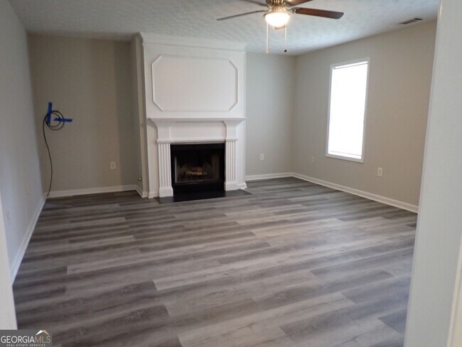 Building Photo - 827 Sinclair Way