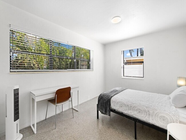 Building Photo - 413 NE 25th Ave