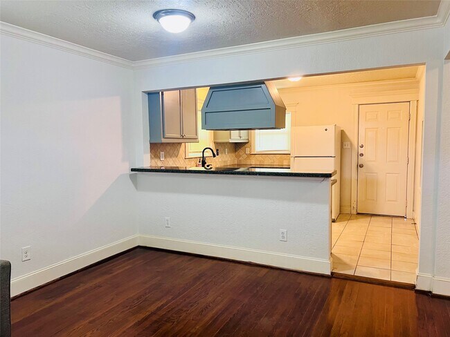 Building Photo - 124 N Estelle St