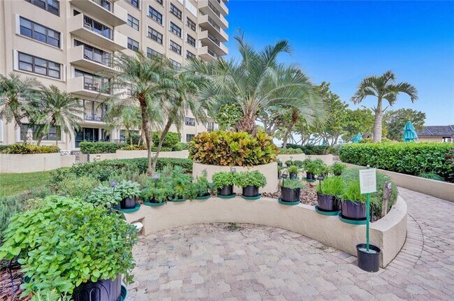 Building Photo - 4900 N Ocean Blvd