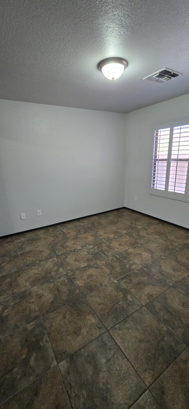 Building Photo - 3448 S Chaparral Rd