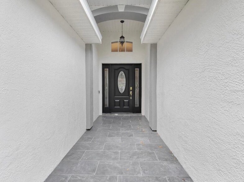 Building Photo - 5725 Hawklake Rd