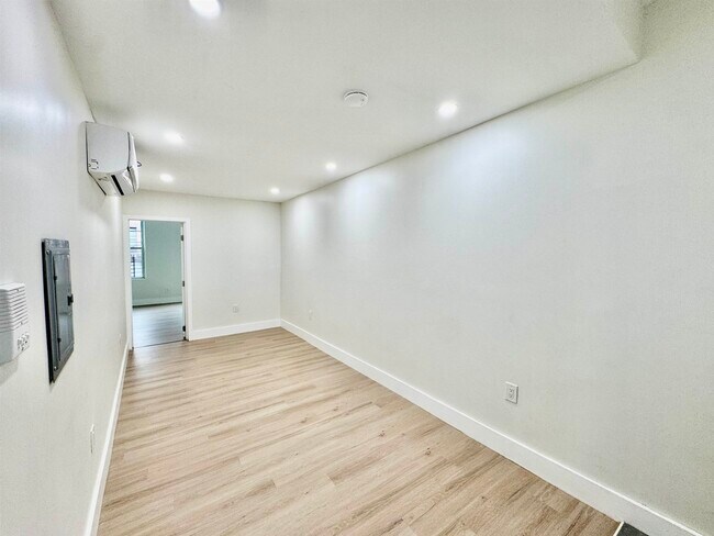 Building Photo - 386 Palisade Ave