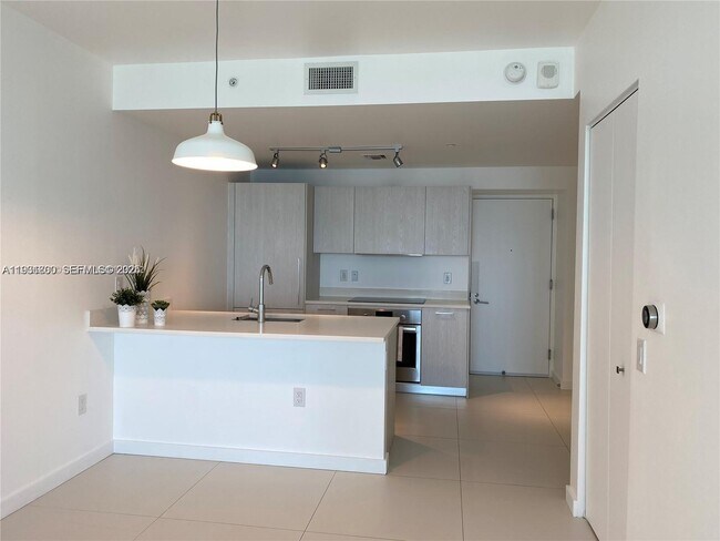 Building Photo - 501 NE 31st St