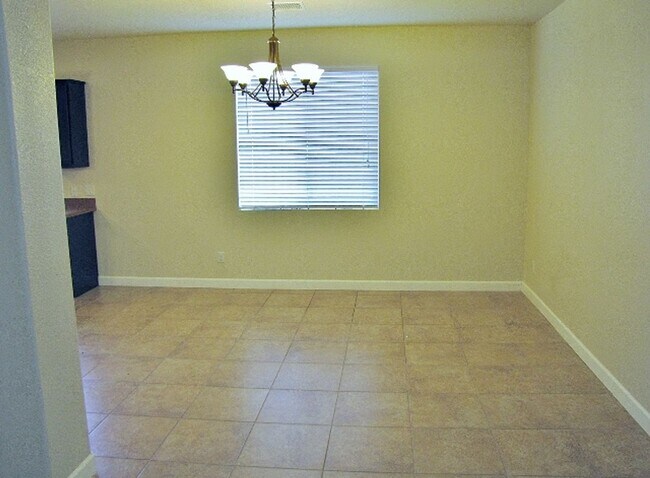 Building Photo - 5BR/2.5BA/3CG, 2808 sq.ft. home in Reflections at Valiente subdivision, Sierra Vista, AZ