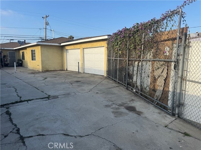 Building Photo - 1111 W 93rd St