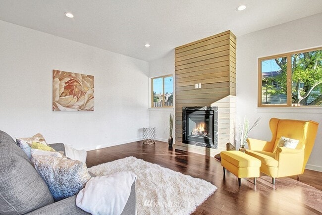 Building Photo - 2105 S Orcas St