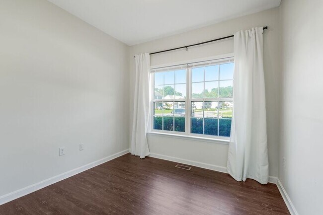 Building Photo - 2408 Ruffin Dr