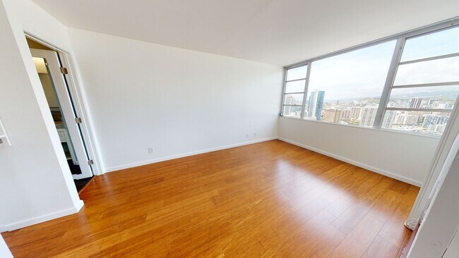 Building Photo - 1BD/1BA/1PRKG at the Villa on Eaton Square. Electricity included, stunning views!