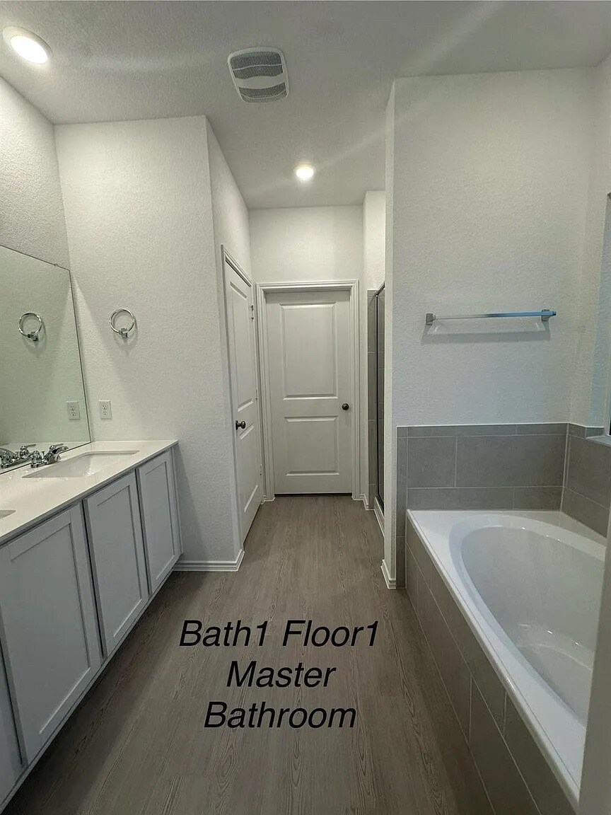 Building Photo - Room in House on Pickerel St