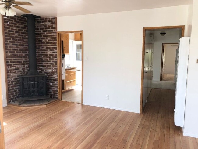 Building Photo - Beautiful Remodeled 3bd 2ba House in Wiseb...