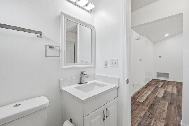 Building Photo - Renovated Home in Niceville!