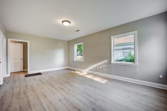 Building Photo - 516 N 35th St