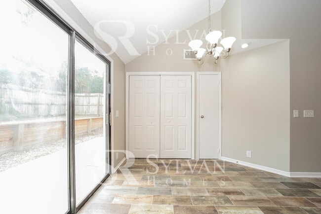 Building Photo - Feel right at home in this charming 3 bedroom, 2 bathroom home