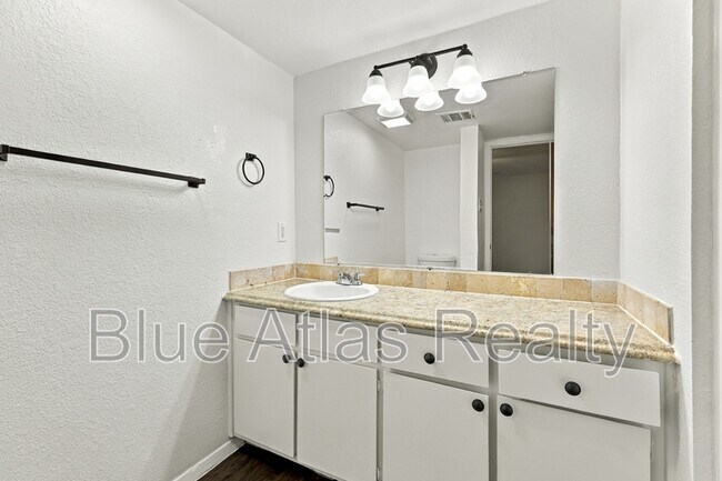 Building Photo - 5104 Herrick Ct