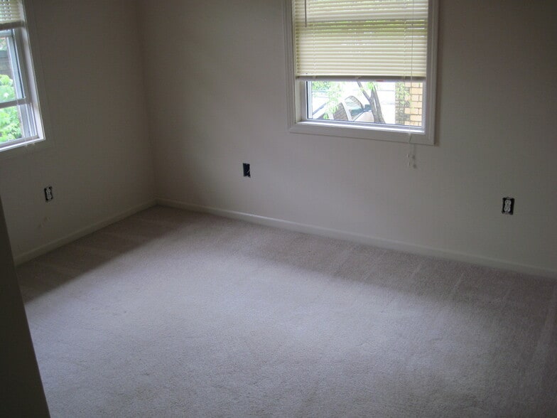 Bedroom - 1494 Front St