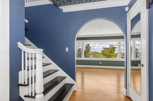 Building Photo - 4Bd/1.75Ba Seattle House