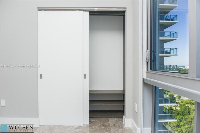 Building Photo - 16385 Biscayne Blvd