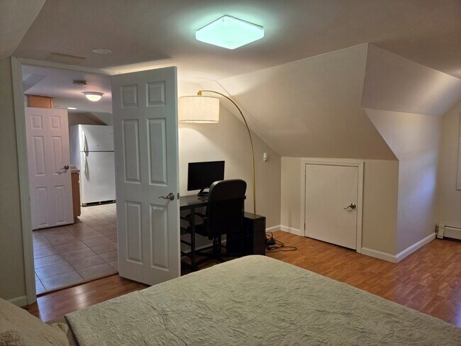 Building Photo - Saint Pauls Avenue, Cliffside Park, NJ 07010 - 1 BR 1 BA multi-family home