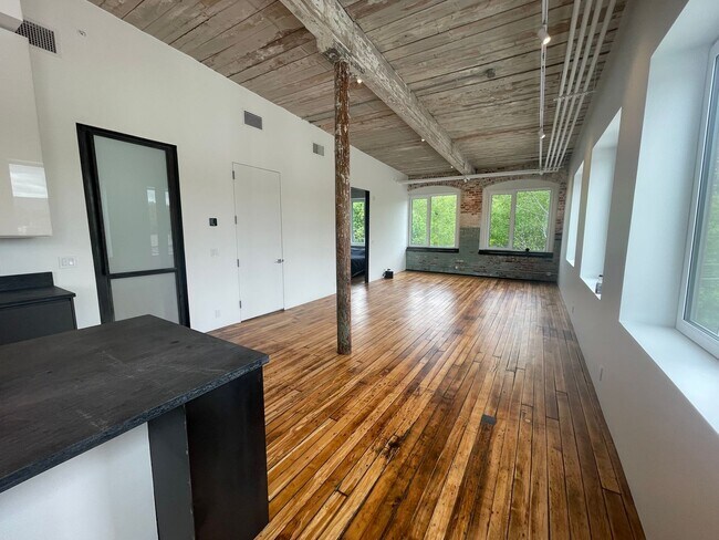 Building Photo - Historic Charm, Modern Luxury,  2 bedroom ...