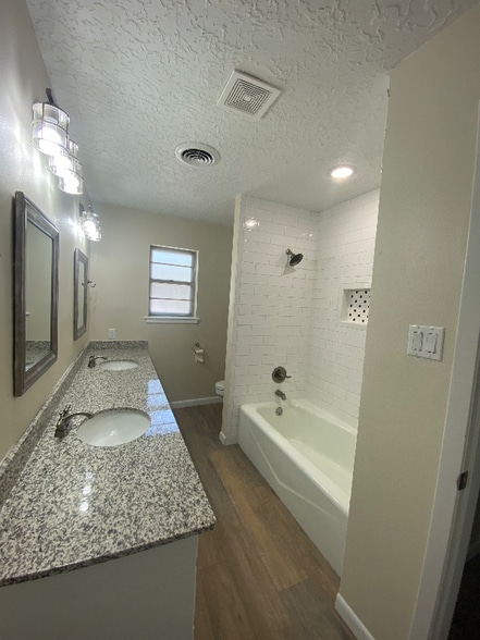 Building Photo - 1417 Claremont Terrace