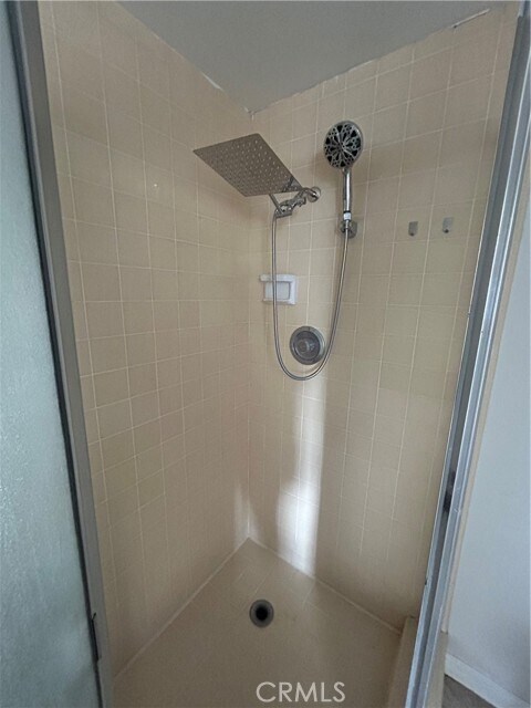 Building Photo - 3604 Country Club Dr