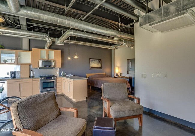 Building Photo - 4020 N Scottsdale Rd