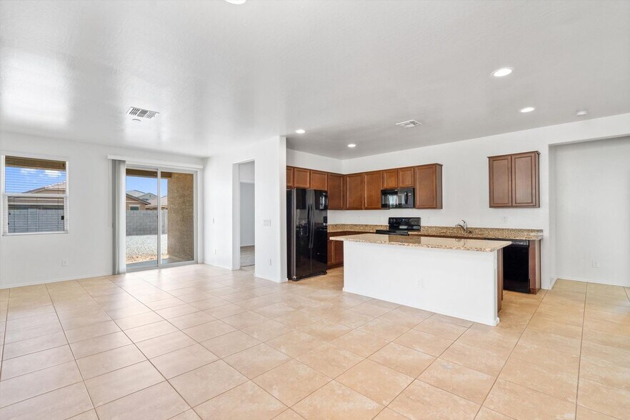 Building Photo - 15821 W Mauna Loa Ln