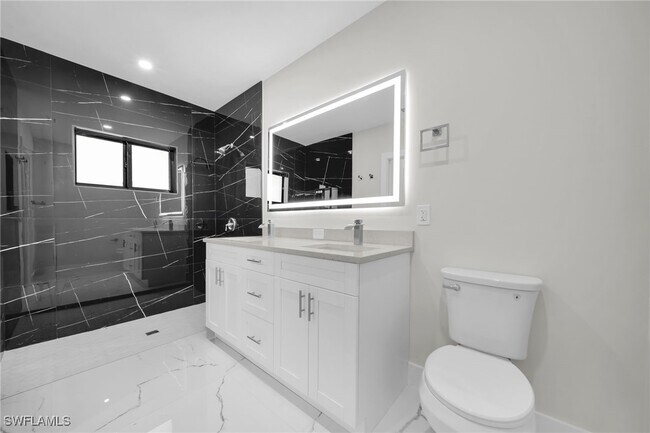Building Photo - 636 Ladd St