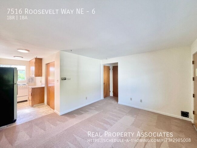 Building Photo - 7516 Roosevelt Way NE