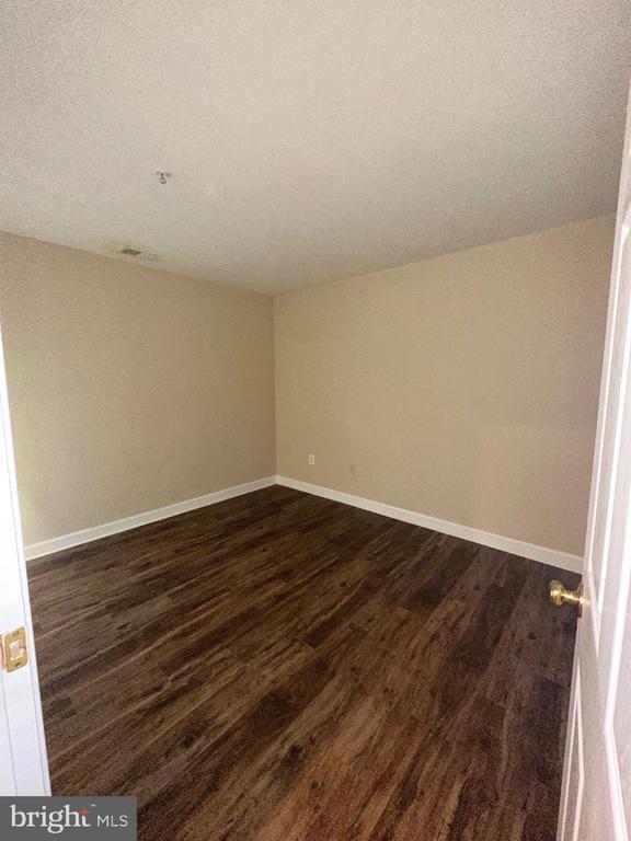 Building Photo - 9430 Dunraven St