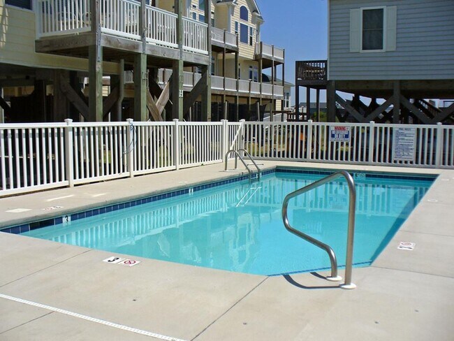 Building Photo - 5BR, 4BA Townhome - Pet Friendly with Beac...