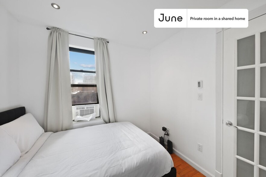 Building Photo - Room in Shared 3 bed/1 bath home in Upper West Side